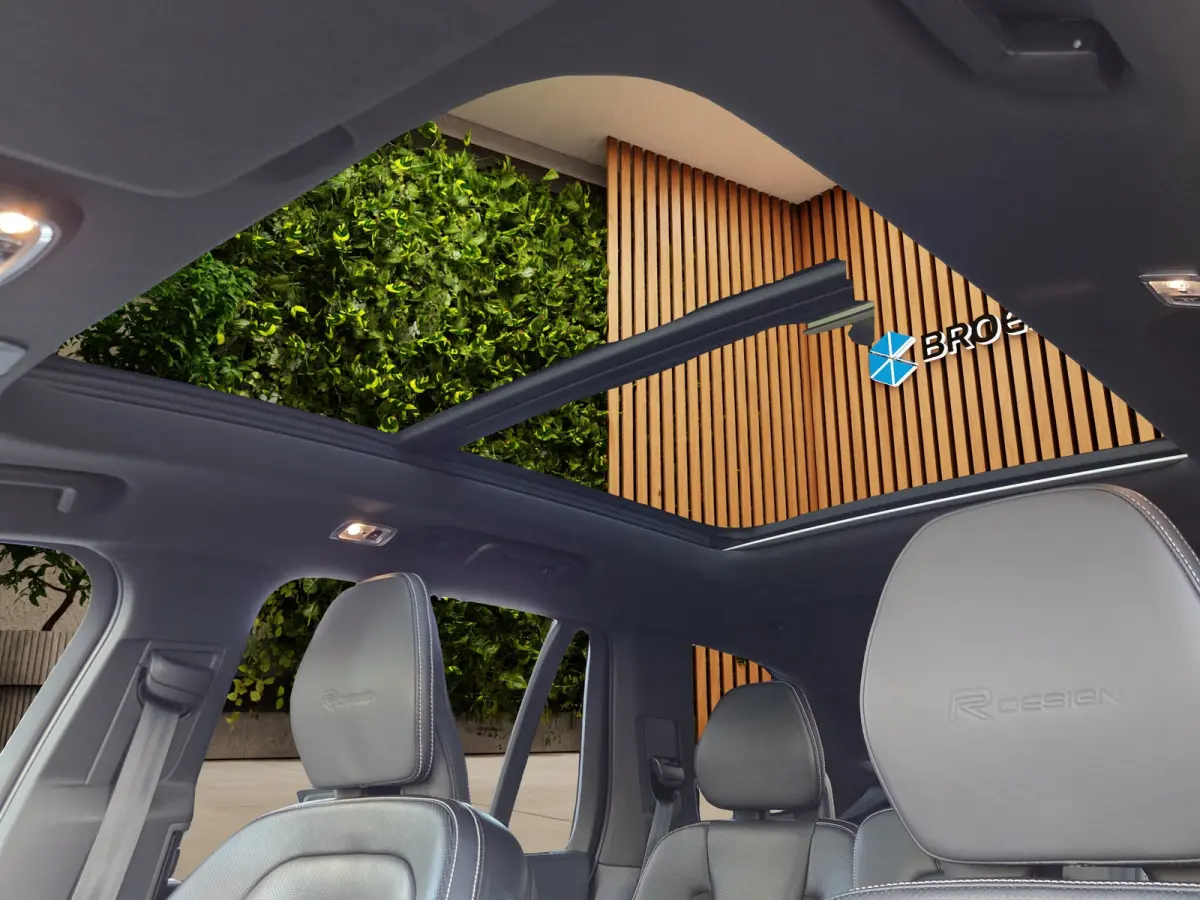 2.0 T8 Twin Engine AWD R-Design | Luchtvering | Trekhaak | Pano | HUD | Memory | 22" Velgen