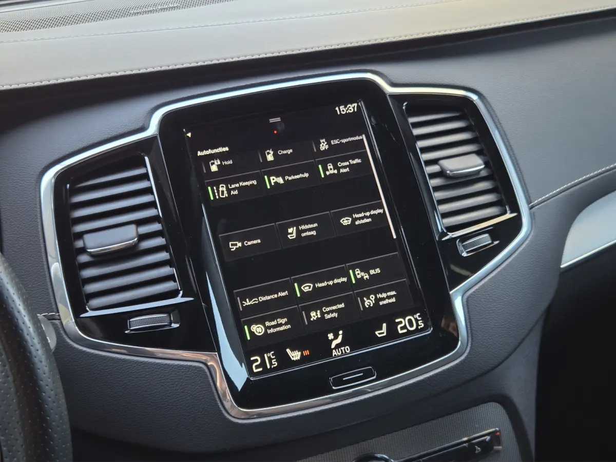 2.0 T8 Twin Engine AWD R-Design | Luchtvering | Trekhaak | Pano | HUD | Memory | 22" Velgen
