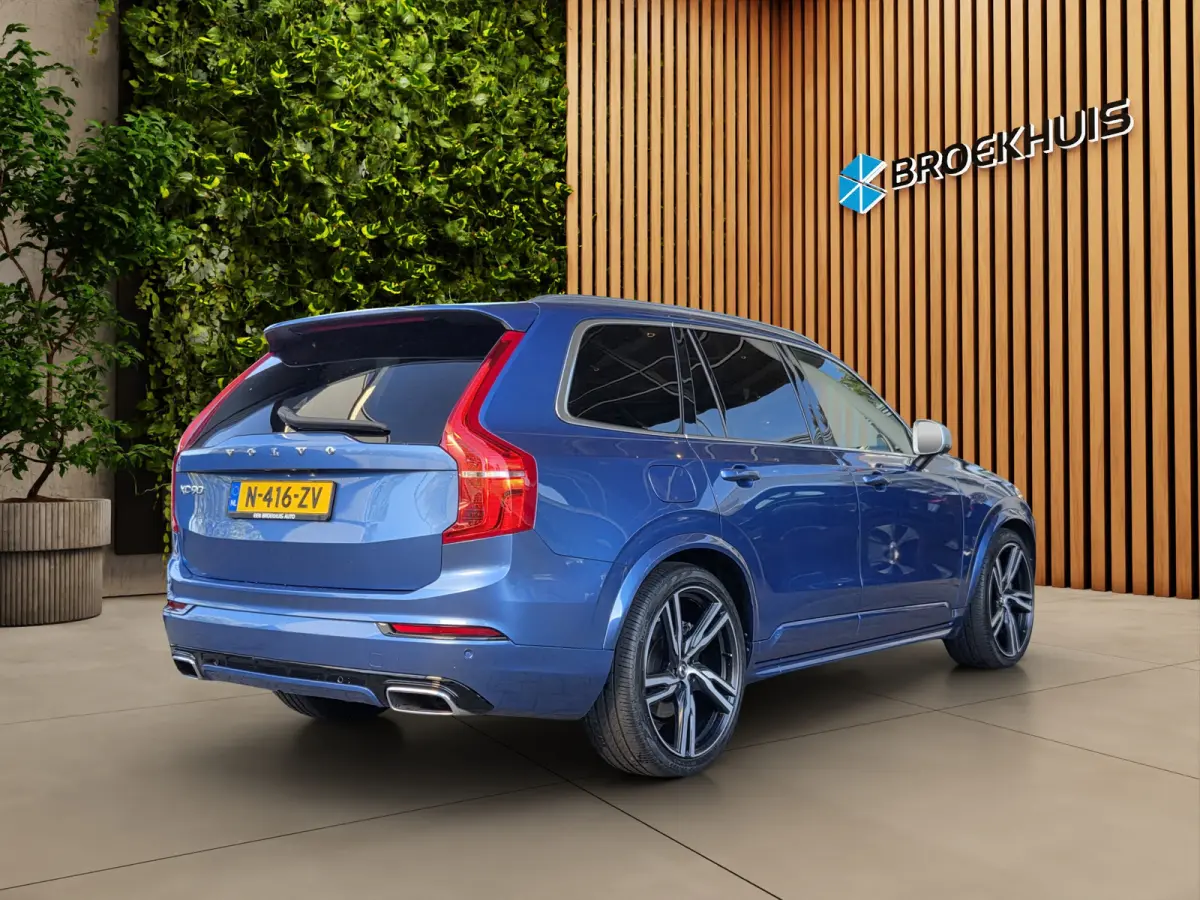 2.0 T8 Twin Engine AWD R-Design | Luchtvering | Trekhaak | Pano | HUD | Memory | 22" Velgen