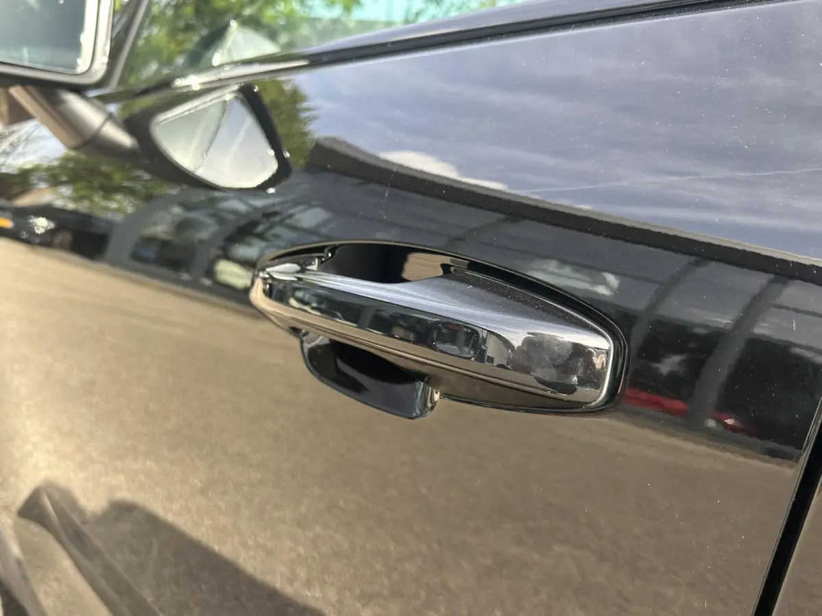 Plus 70 kWh VAN: € 32.900- VOOR: € 30.877,- UW HERFSTVOORDEEL: € 2.023-| SOH 92%|  ADAPTIVE CRUISE| ELEK. ACHTERKLEP| STOEL + STUURVERWARMING| DODE HOEK SENSOR|