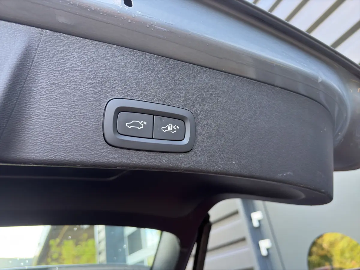 1.5 T5 Plug-in hybrid Ultimate Dark | Trekhaak | Harman/Kardon | Memory | Panoramadak