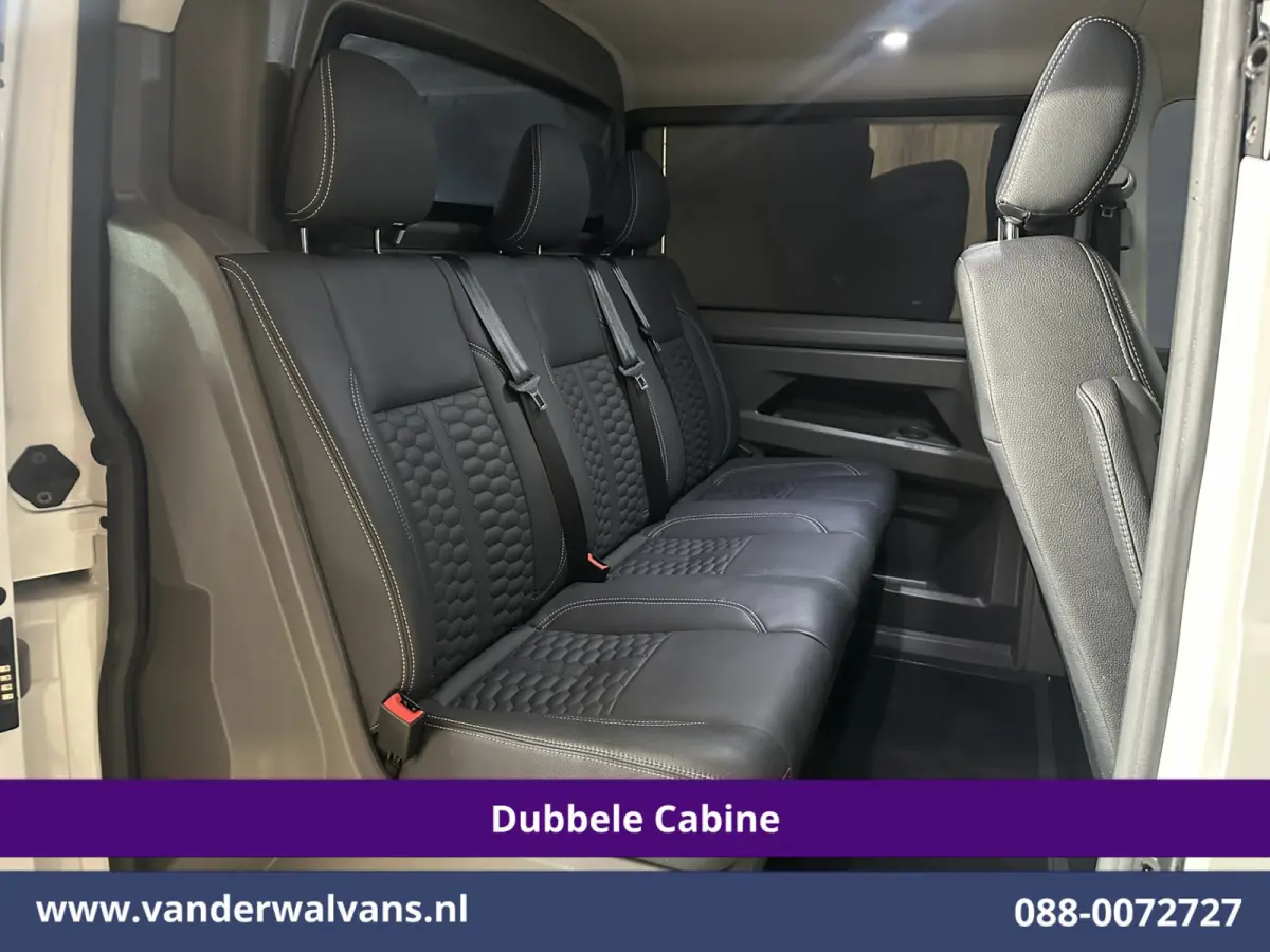 2.0 TDI 150pk Automaat L2H1 BULLI Dubbele Cabine Euro6 Airco | 5-Zits | Camera | Navigatie | Apple Carplay LED, Android Auto, Adaptieve Cruisecontrol, LM Velgen, Leder, 2500kg Trekhaak, Park