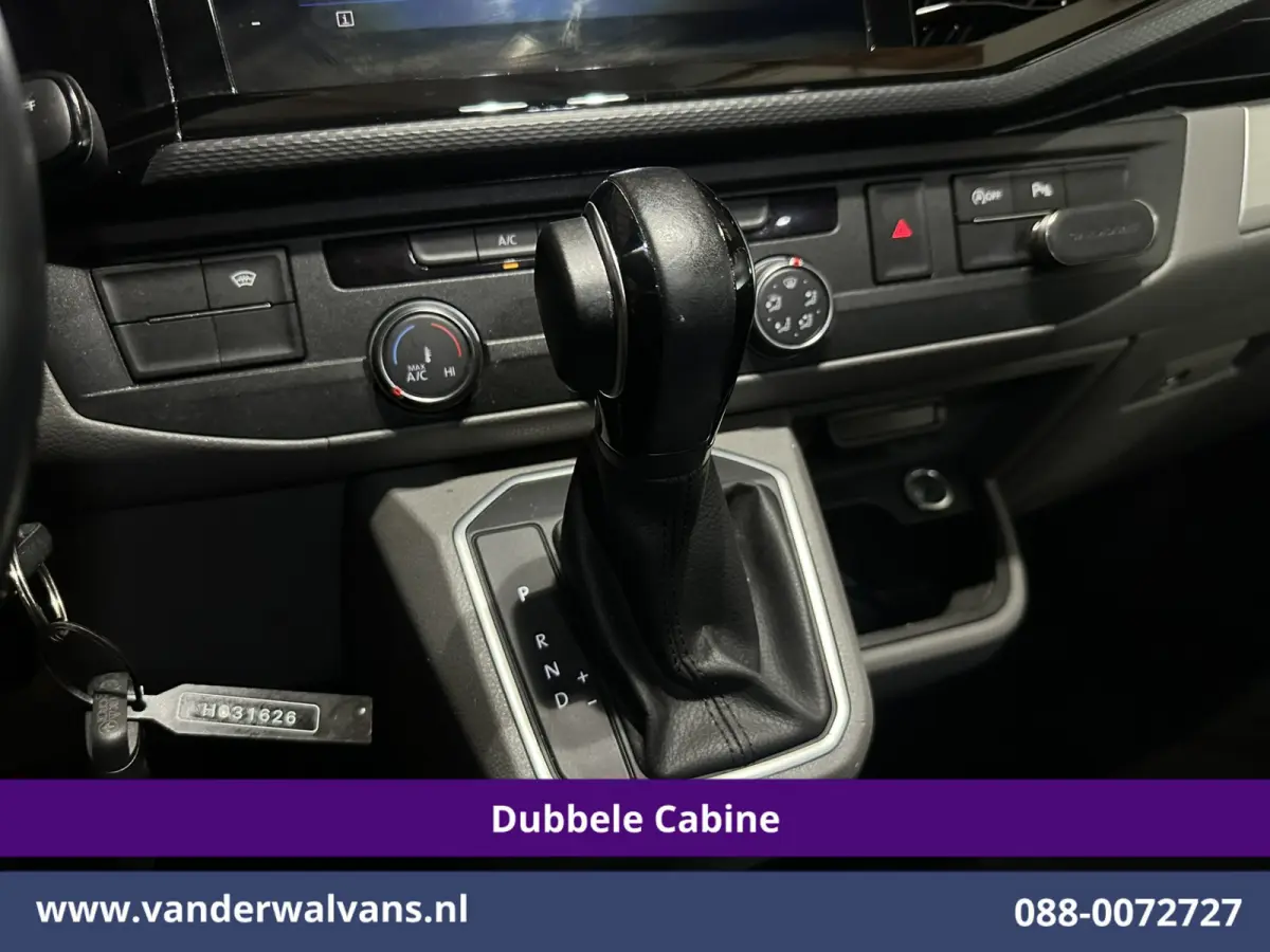2.0 TDI 150pk Automaat L2H1 BULLI Dubbele Cabine Euro6 Airco | 5-Zits | Camera | Navigatie | Apple Carplay LED, Android Auto, Adaptieve Cruisecontrol, LM Velgen, Leder, 2500kg Trekhaak, Park