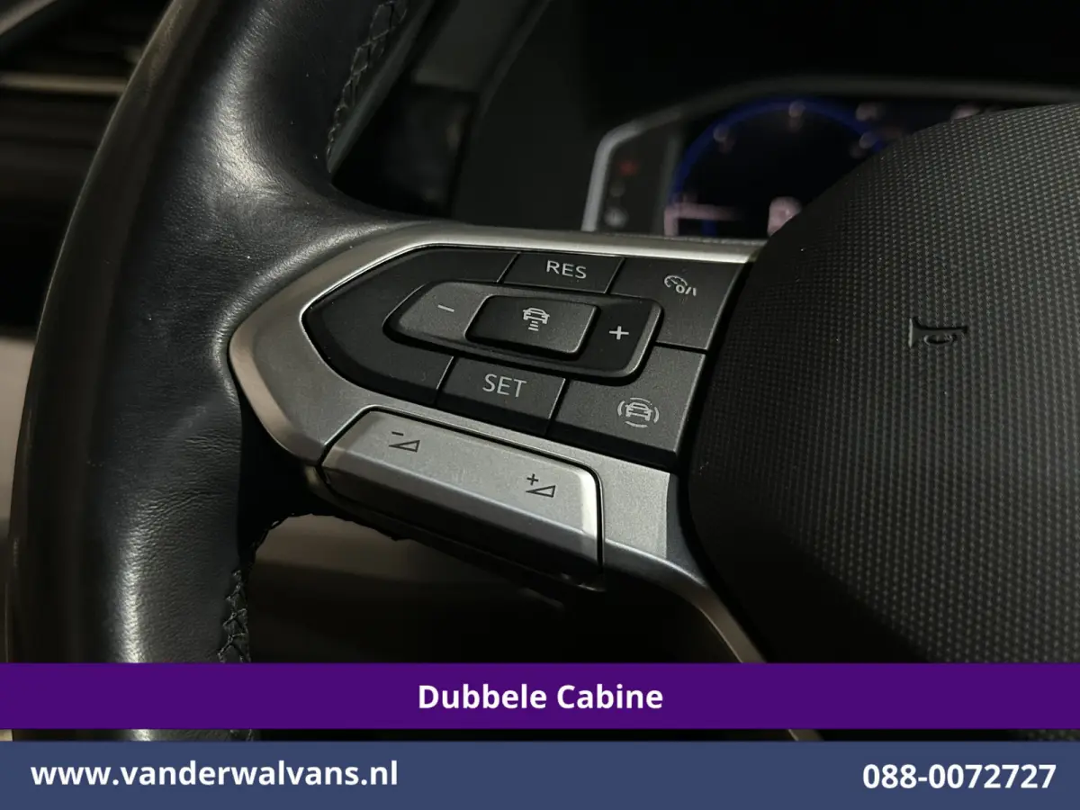 2.0 TDI 150pk Automaat L2H1 BULLI Dubbele Cabine Euro6 Airco | 5-Zits | Camera | Navigatie | Apple Carplay LED, Android Auto, Adaptieve Cruisecontrol, LM Velgen, Leder, 2500kg Trekhaak, Park