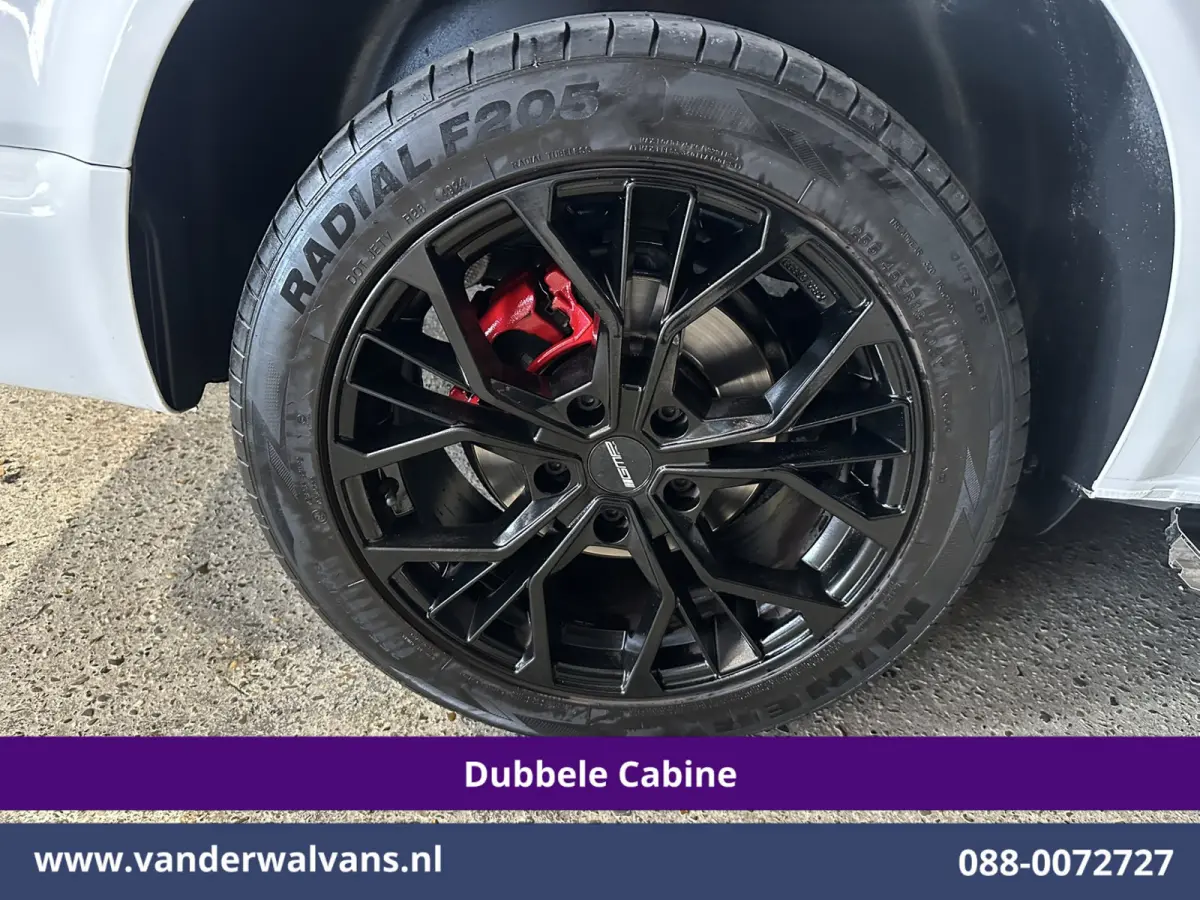 2.0 TDI 150pk Automaat L2H1 BULLI Dubbele Cabine Euro6 Airco | 5-Zits | Camera | Navigatie | Apple Carplay LED, Android Auto, Adaptieve Cruisecontrol, LM Velgen, Leder, 2500kg Trekhaak, Park