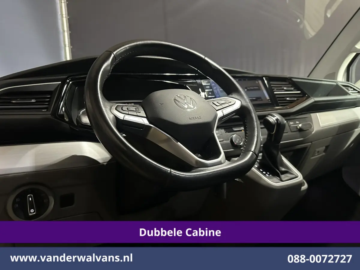 2.0 TDI 150pk Automaat L2H1 BULLI Dubbele Cabine Euro6 Airco | 5-Zits | Camera | Navigatie | Apple Carplay LED, Android Auto, Adaptieve Cruisecontrol, LM Velgen, Leder, 2500kg Trekhaak, Park