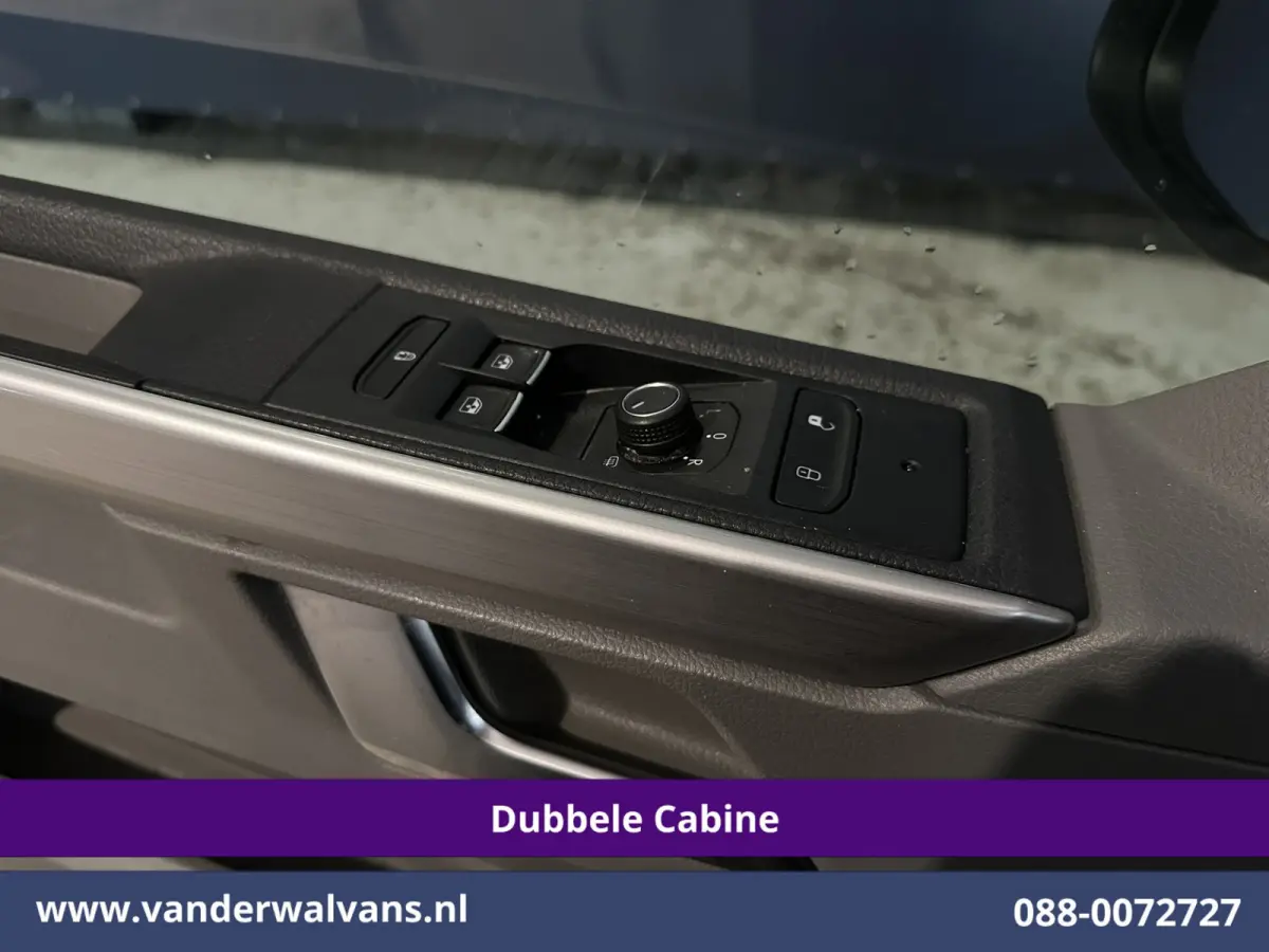 2.0 TDI 150pk Automaat L2H1 BULLI Dubbele Cabine Euro6 Airco | 5-Zits | Camera | Navigatie | Apple Carplay LED, Android Auto, Adaptieve Cruisecontrol, LM Velgen, Leder, 2500kg Trekhaak, Park