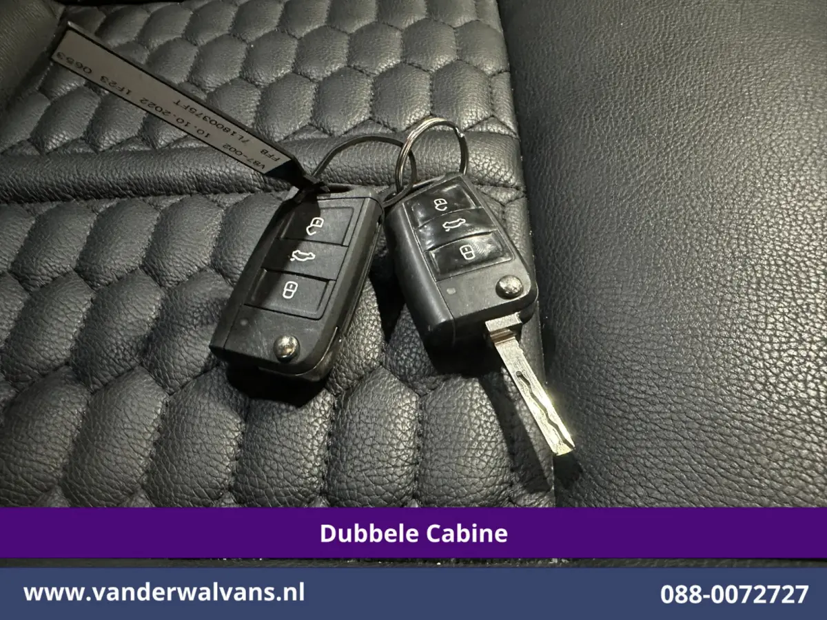2.0 TDI 150pk Automaat L2H1 BULLI Dubbele Cabine Euro6 Airco | 5-Zits | Camera | Navigatie | Apple Carplay LED, Android Auto, Adaptieve Cruisecontrol, LM Velgen, Leder, 2500kg Trekhaak, Park