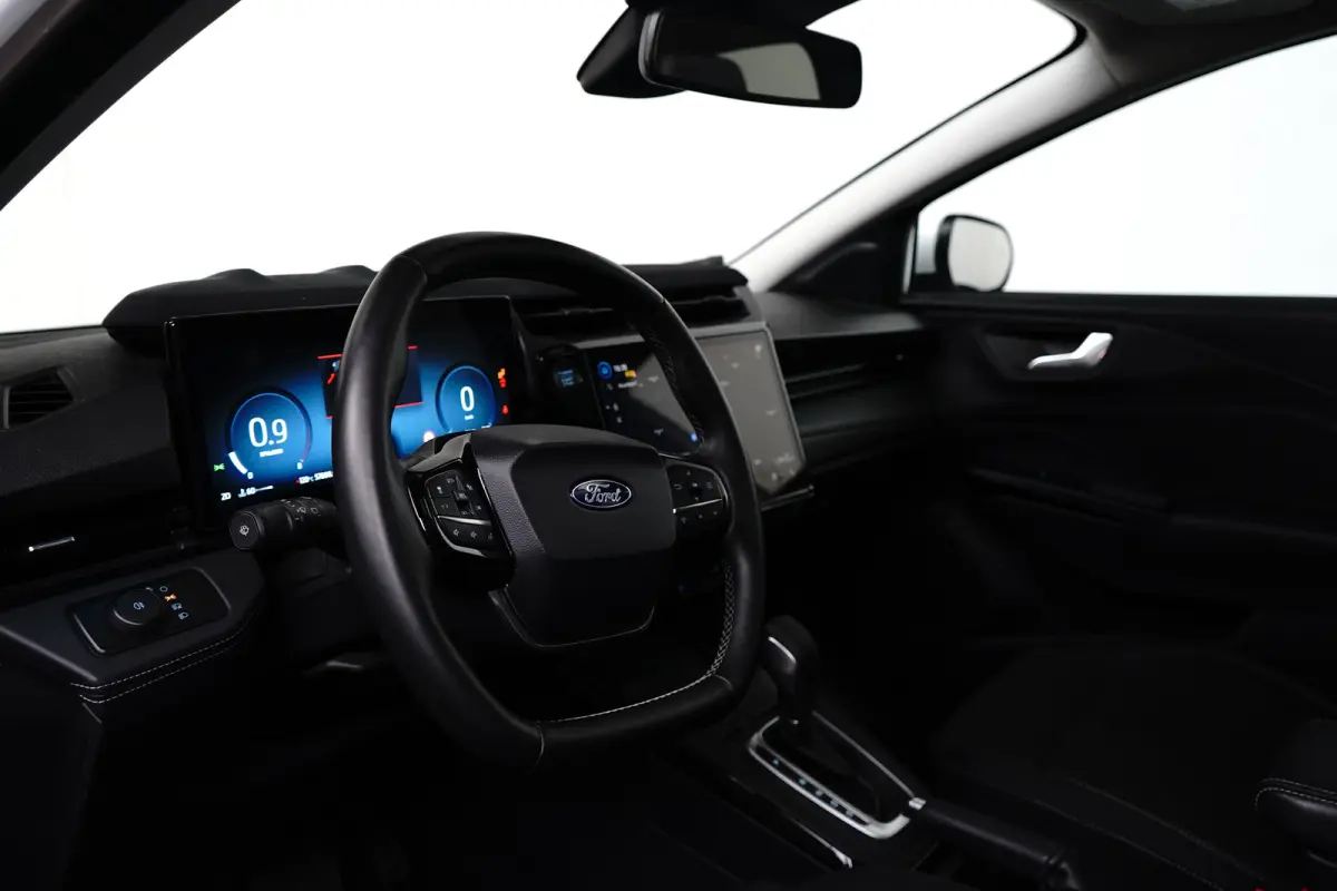 Titanium | Adaptive Cruise Control / Stoel- en stuurwielverwarming / Elektrisch schuif/kantel-dak / 360 Camera / Volledig onderhouden / | Adaptive Cruise | Apple Carplay/Android Auto|telefoo