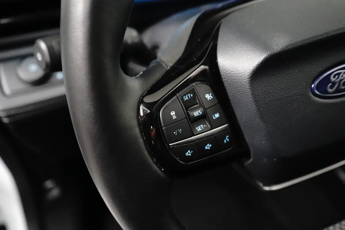 Titanium | Adaptive Cruise Control / Stoel- en stuurwielverwarming / Elektrisch schuif/kantel-dak / 360 Camera / Volledig onderhouden / | Adaptive Cruise | Apple Carplay/Android Auto|telefoo