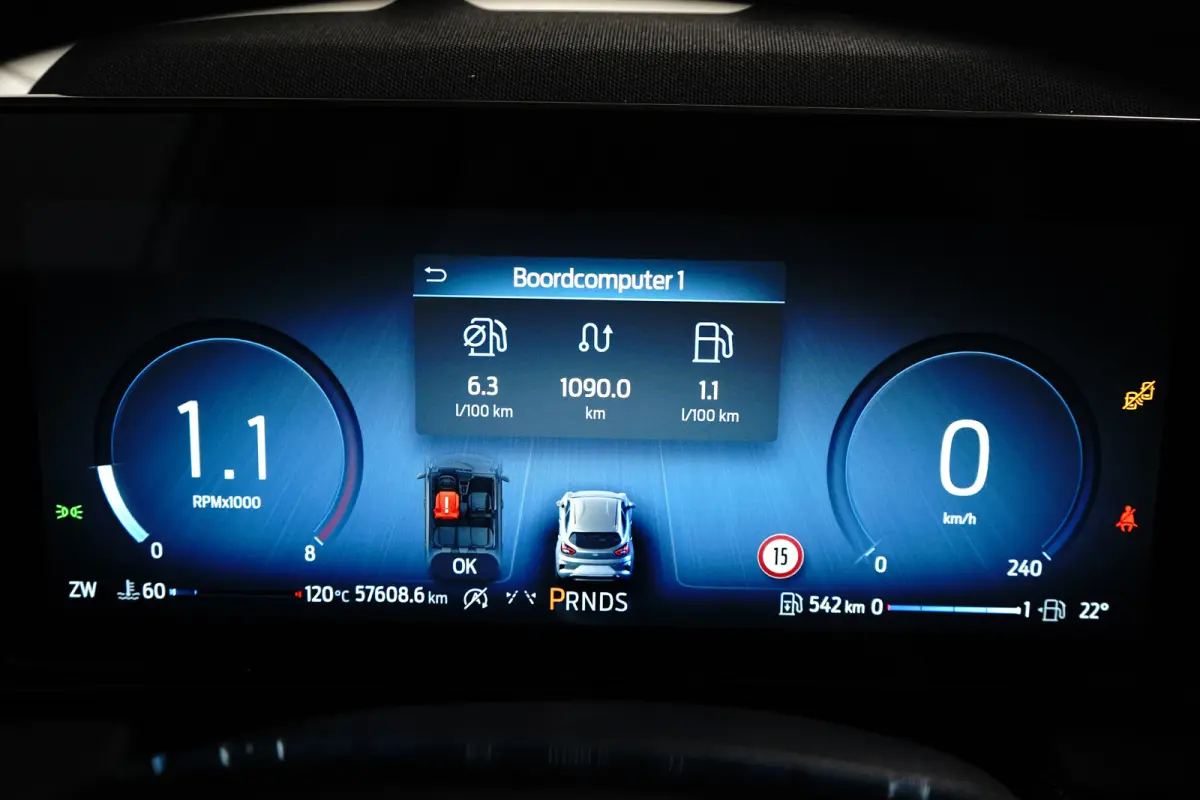 Titanium | Adaptive Cruise Control / Stoel- en stuurwielverwarming / Elektrisch schuif/kantel-dak / 360 Camera / Volledig onderhouden / | Adaptive Cruise | Apple Carplay/Android Auto|telefoo
