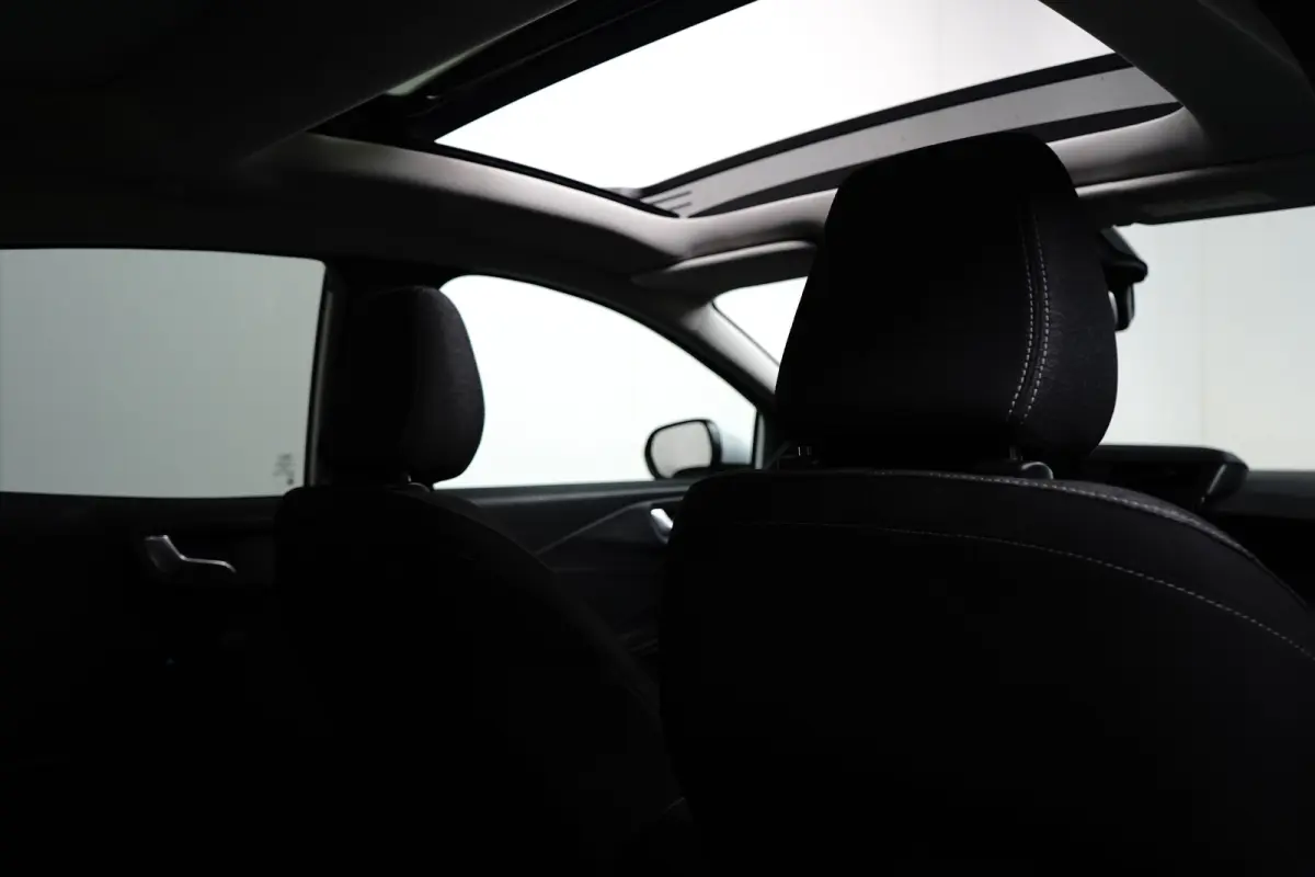 Titanium | Adaptive Cruise Control / Stoel- en stuurwielverwarming / Elektrisch schuif/kantel-dak / 360 Camera / Volledig onderhouden / | Adaptive Cruise | Apple Carplay/Android Auto|telefoo