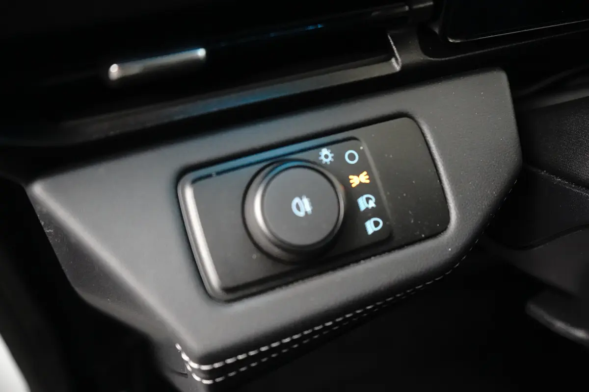 Titanium | Adaptive Cruise Control / Stoel- en stuurwielverwarming / Elektrisch schuif/kantel-dak / 360 Camera / Volledig onderhouden / | Adaptive Cruise | Apple Carplay/Android Auto|telefoo