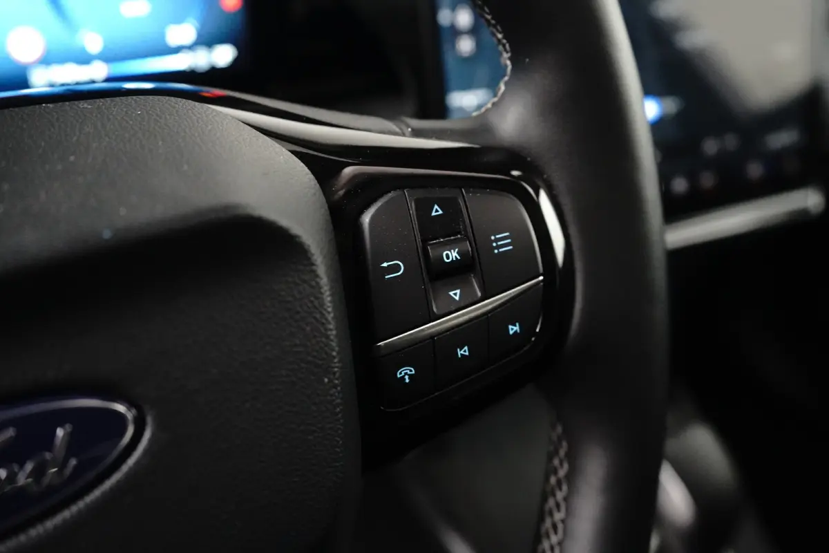Titanium | Adaptive Cruise Control / Stoel- en stuurwielverwarming / Elektrisch schuif/kantel-dak / 360 Camera / Volledig onderhouden / | Adaptive Cruise | Apple Carplay/Android Auto|telefoo