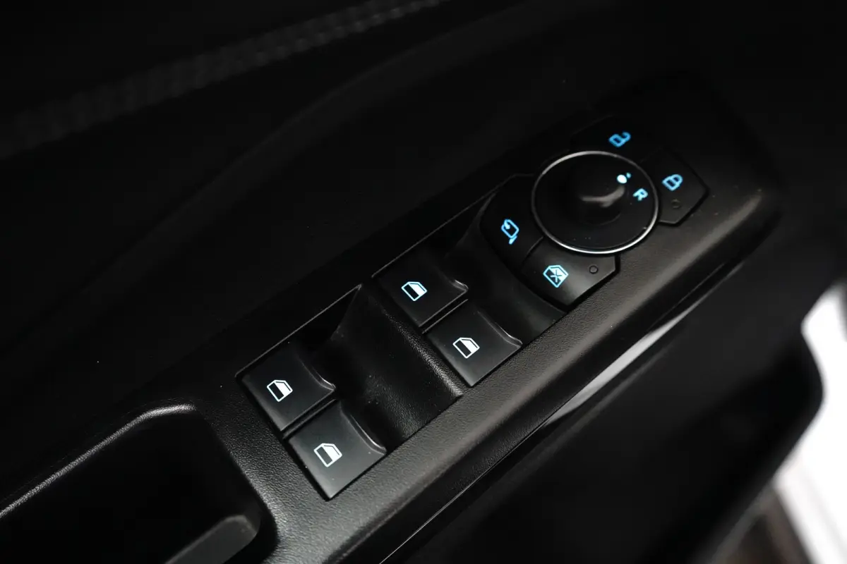 Titanium | Adaptive Cruise Control / Stoel- en stuurwielverwarming / Elektrisch schuif/kantel-dak / 360 Camera / Volledig onderhouden / | Adaptive Cruise | Apple Carplay/Android Auto|telefoo