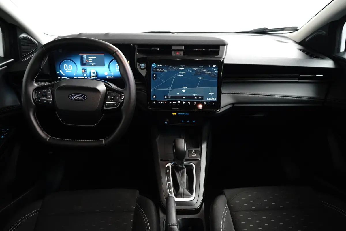 Titanium | Adaptive Cruise Control / Stoel- en stuurwielverwarming / Elektrisch schuif/kantel-dak / 360 Camera / Volledig onderhouden / | Adaptive Cruise | Apple Carplay/Android Auto|telefoo