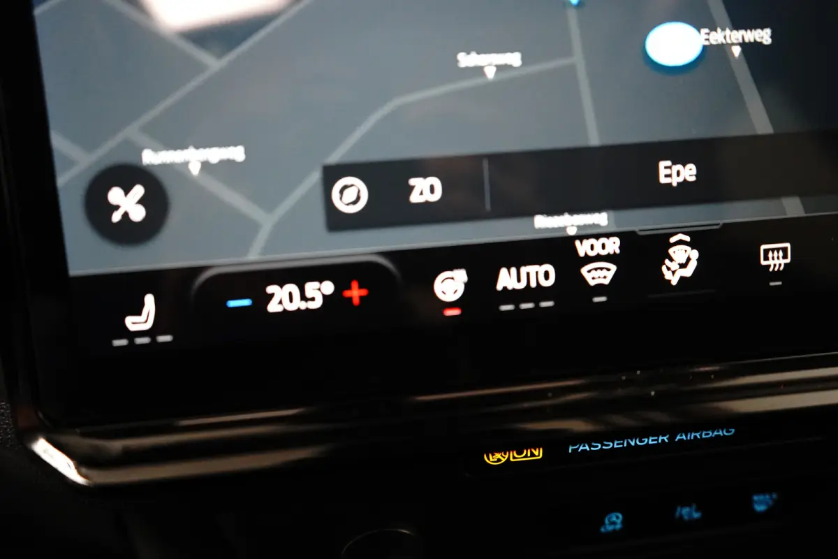 Titanium | Adaptive Cruise Control / Stoel- en stuurwielverwarming / Elektrisch schuif/kantel-dak / 360 Camera / Volledig onderhouden / | Adaptive Cruise | Apple Carplay/Android Auto|telefoo