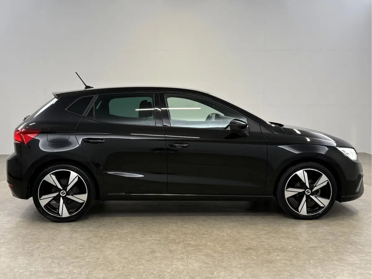 1.0 EcoTSI FR Business Intense | Virtual | Camera | Cruise | Sfeer | Carplay | LED