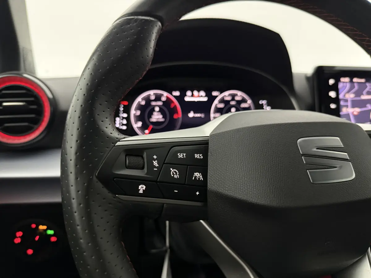 1.0 EcoTSI FR Business Intense | Virtual | Camera | Cruise | Sfeer | Carplay | LED