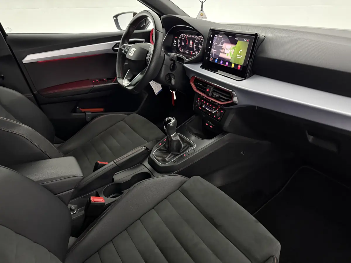 1.0 EcoTSI FR Business Intense | Virtual | Camera | Cruise | Sfeer | Carplay | LED