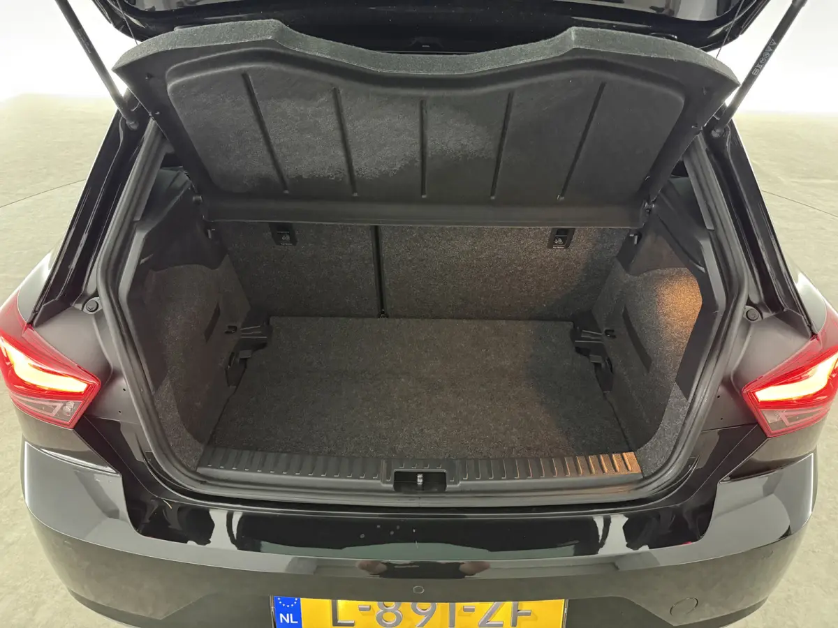 1.0 EcoTSI FR Business Intense | Virtual | Camera | Cruise | Sfeer | Carplay | LED