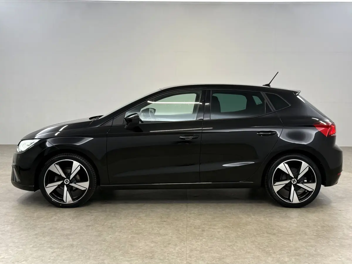 1.0 EcoTSI FR Business Intense | Virtual | Camera | Cruise | Sfeer | Carplay | LED