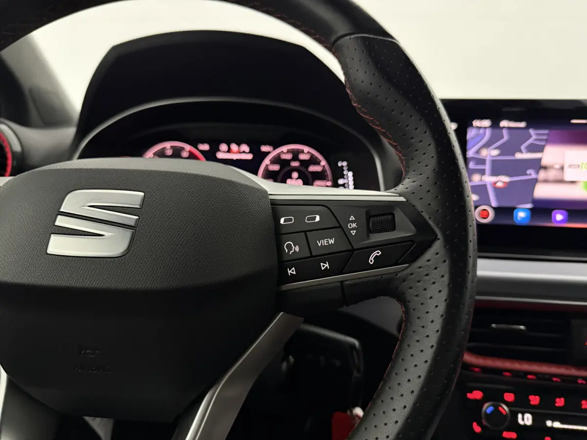 1.0 EcoTSI FR Business Intense | Virtual | Camera | Cruise | Sfeer | Carplay | LED