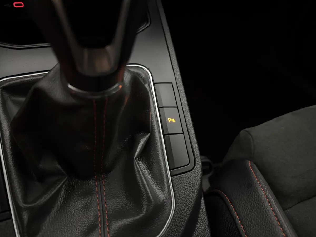 1.0 EcoTSI FR Business Intense | Virtual | Camera | Cruise | Sfeer | Carplay | LED