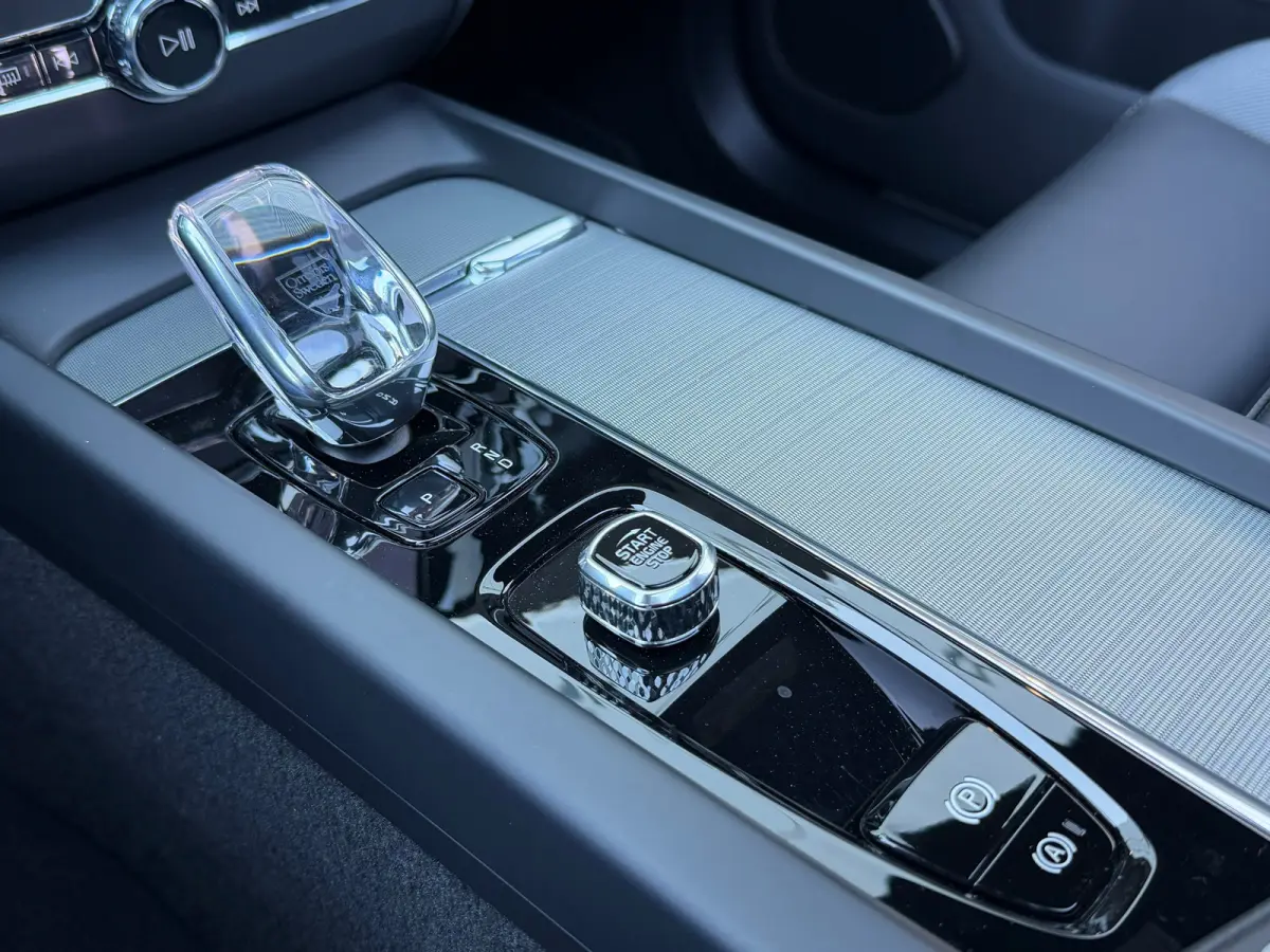 2.0 T6 PHEV 350PK AWD Plus Black Edition | SOH 100% | Pano | H/K Sound | Memory | BTW
