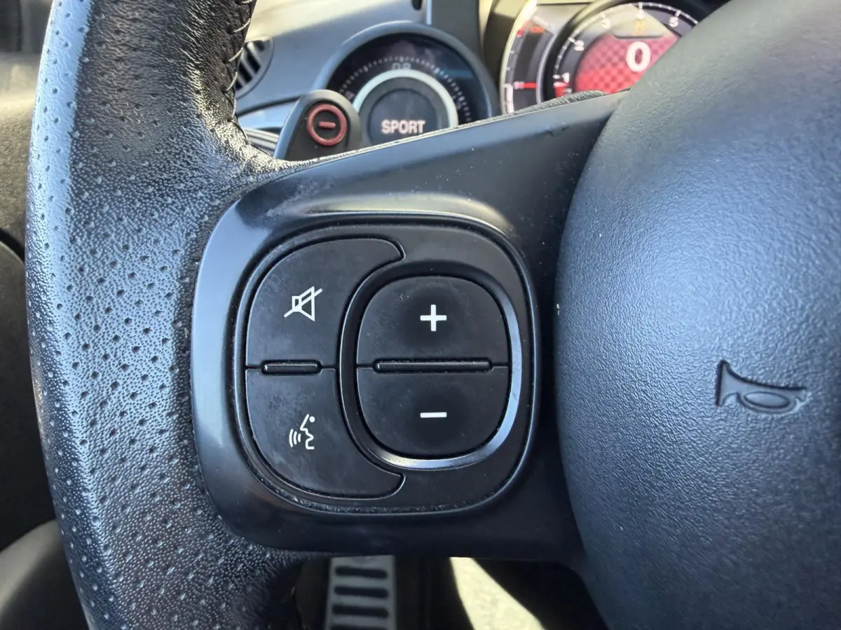 1.4 T-Jet Abarth Turismo | Panoramadak | Camera | Beats Audio | Navigatie | Sportstoelen |