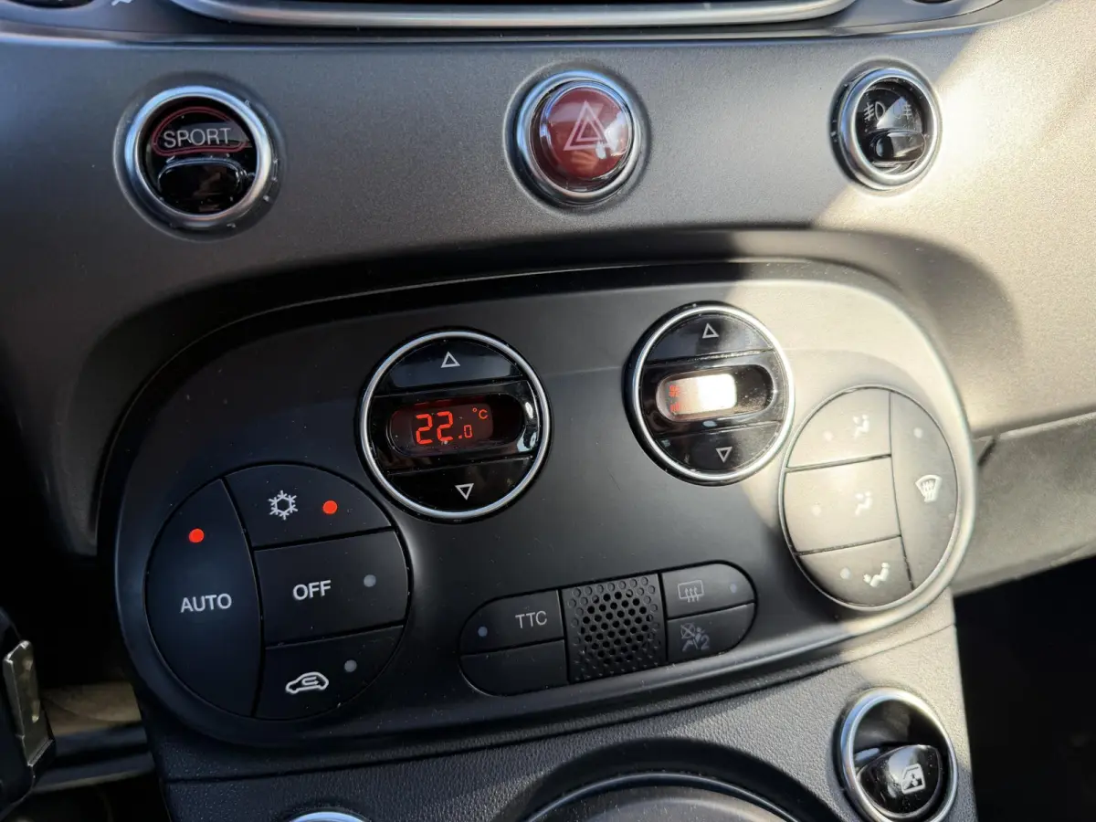 1.4 T-Jet Abarth Turismo | Panoramadak | Camera | Beats Audio | Navigatie | Sportstoelen |