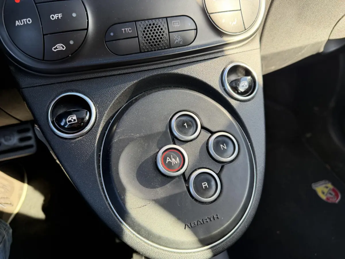 1.4 T-Jet Abarth Turismo | Panoramadak | Camera | Beats Audio | Navigatie | Sportstoelen |