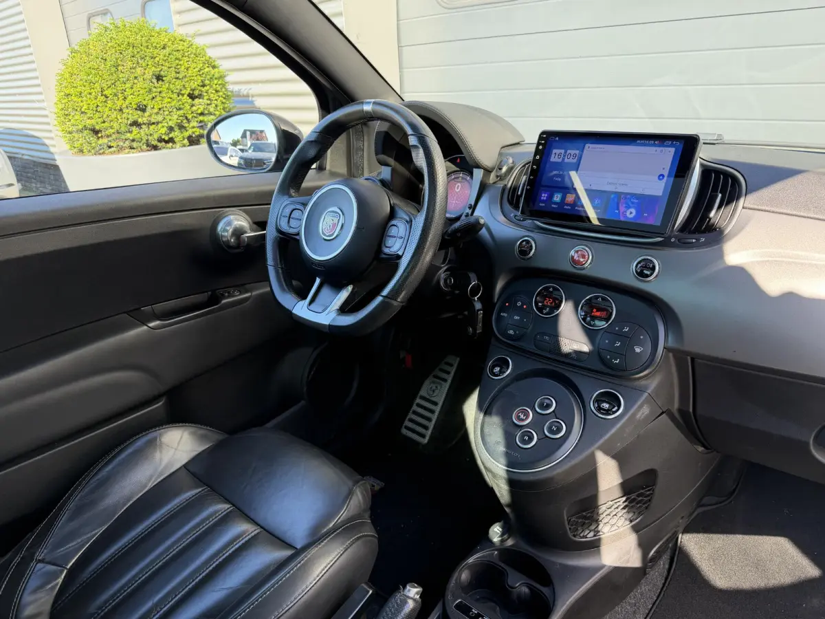 1.4 T-Jet Abarth Turismo | Panoramadak | Camera | Beats Audio | Navigatie | Sportstoelen |