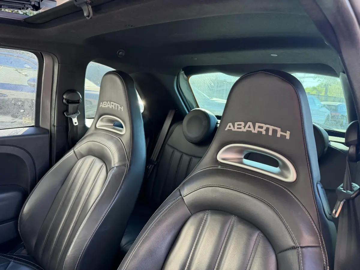 1.4 T-Jet Abarth Turismo | Panoramadak | Camera | Beats Audio | Navigatie | Sportstoelen |