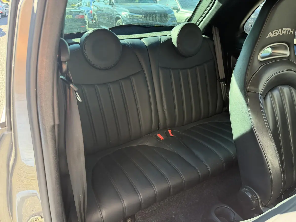 1.4 T-Jet Abarth Turismo | Panoramadak | Camera | Beats Audio | Navigatie | Sportstoelen |