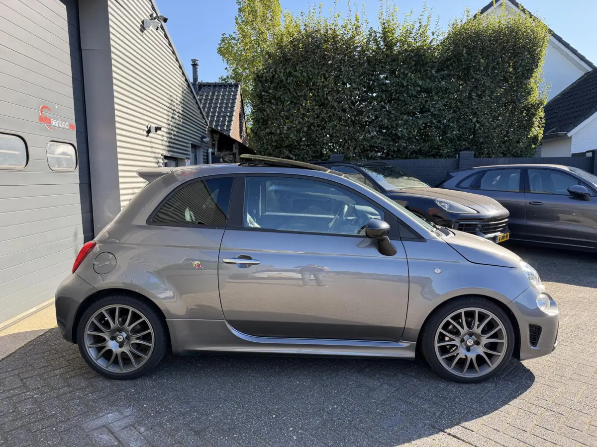 1.4 T-Jet Abarth Turismo | Panoramadak | Camera | Beats Audio | Navigatie | Sportstoelen |