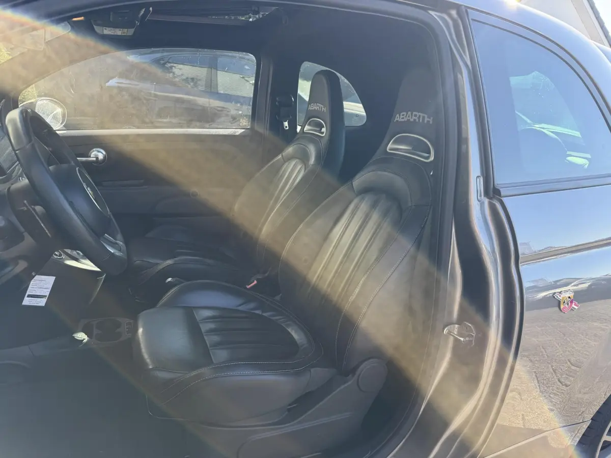1.4 T-Jet Abarth Turismo | Panoramadak | Camera | Beats Audio | Navigatie | Sportstoelen |