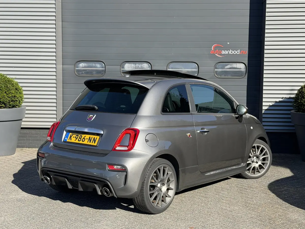 1.4 T-Jet Abarth Turismo | Panoramadak | Camera | Beats Audio | Navigatie | Sportstoelen |