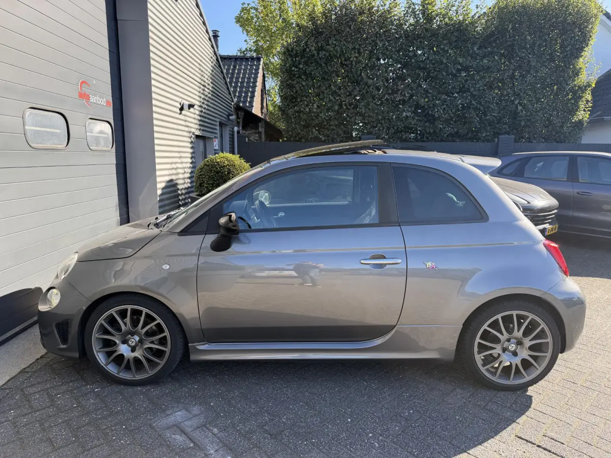 1.4 T-Jet Abarth Turismo | Panoramadak | Camera | Beats Audio | Navigatie | Sportstoelen |