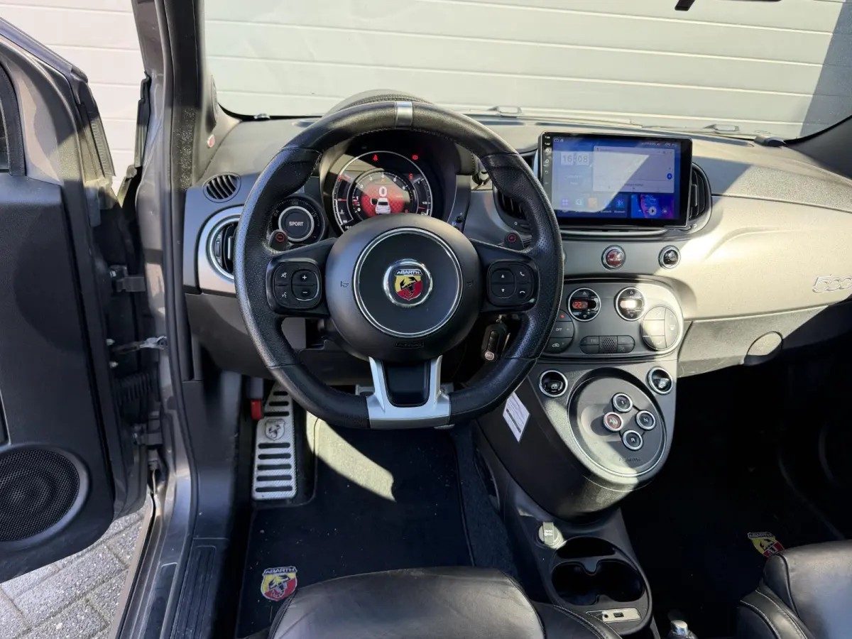 1.4 T-Jet Abarth Turismo | Panoramadak | Camera | Beats Audio | Navigatie | Sportstoelen |