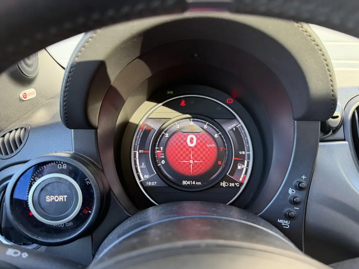 1.4 T-Jet Abarth Turismo | Panoramadak | Camera | Beats Audio | Navigatie | Sportstoelen |