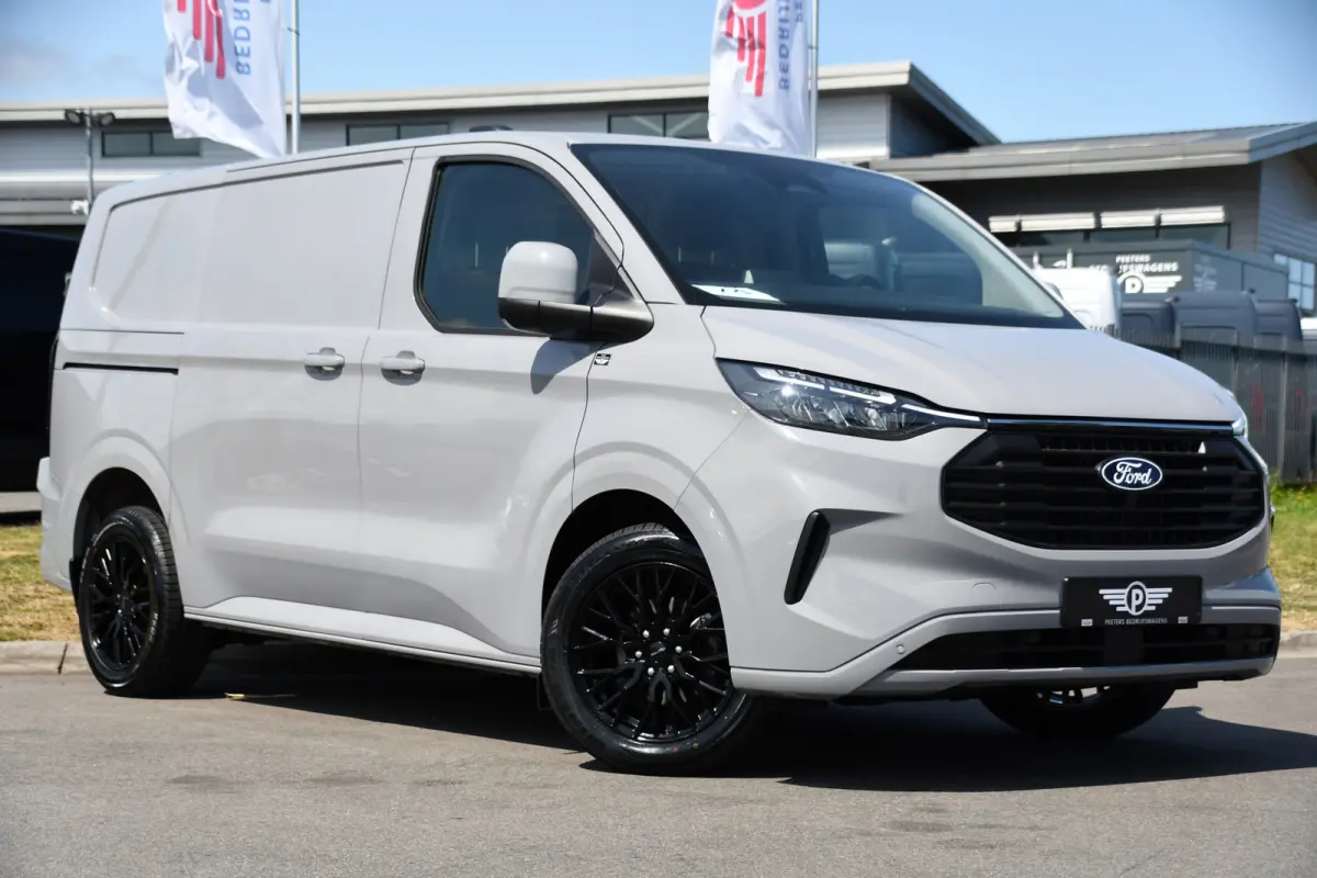 300 2.0 TDCI L1H1 Limited PB Edition Cruise, Camera, Carplay,, Trekhaak, 136pk, Stoelverwarming, LED, Automaat, Uniek!