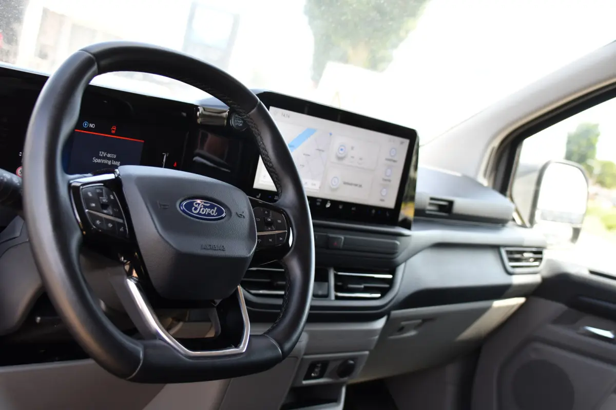 300 2.0 TDCI L1H1 Limited PB Edition Cruise, Camera, Carplay,, Trekhaak, 136pk, Stoelverwarming, LED, Automaat, Uniek!