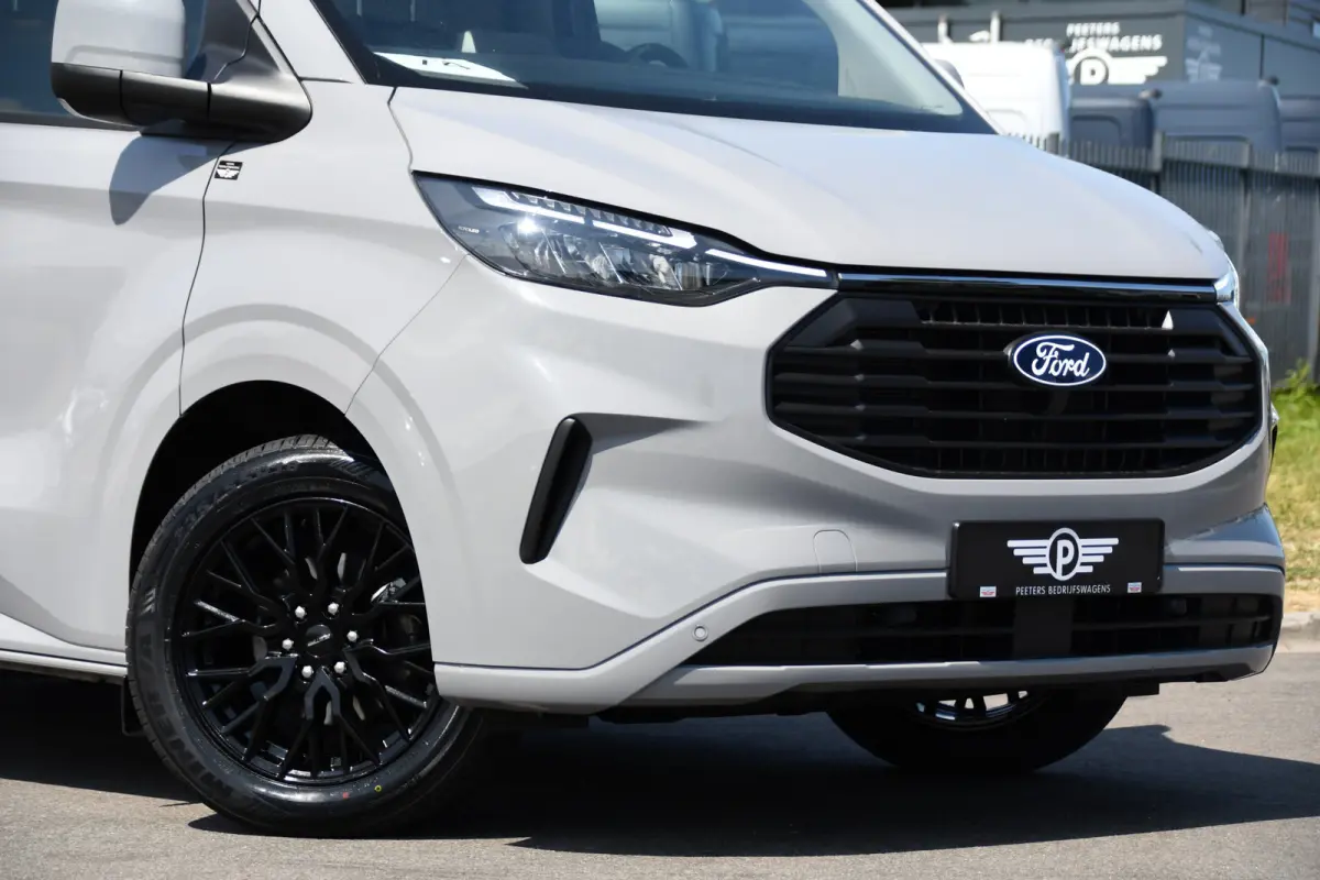 300 2.0 TDCI L1H1 Limited PB Edition Cruise, Camera, Carplay,, Trekhaak, 136pk, Stoelverwarming, LED, Automaat, Uniek!