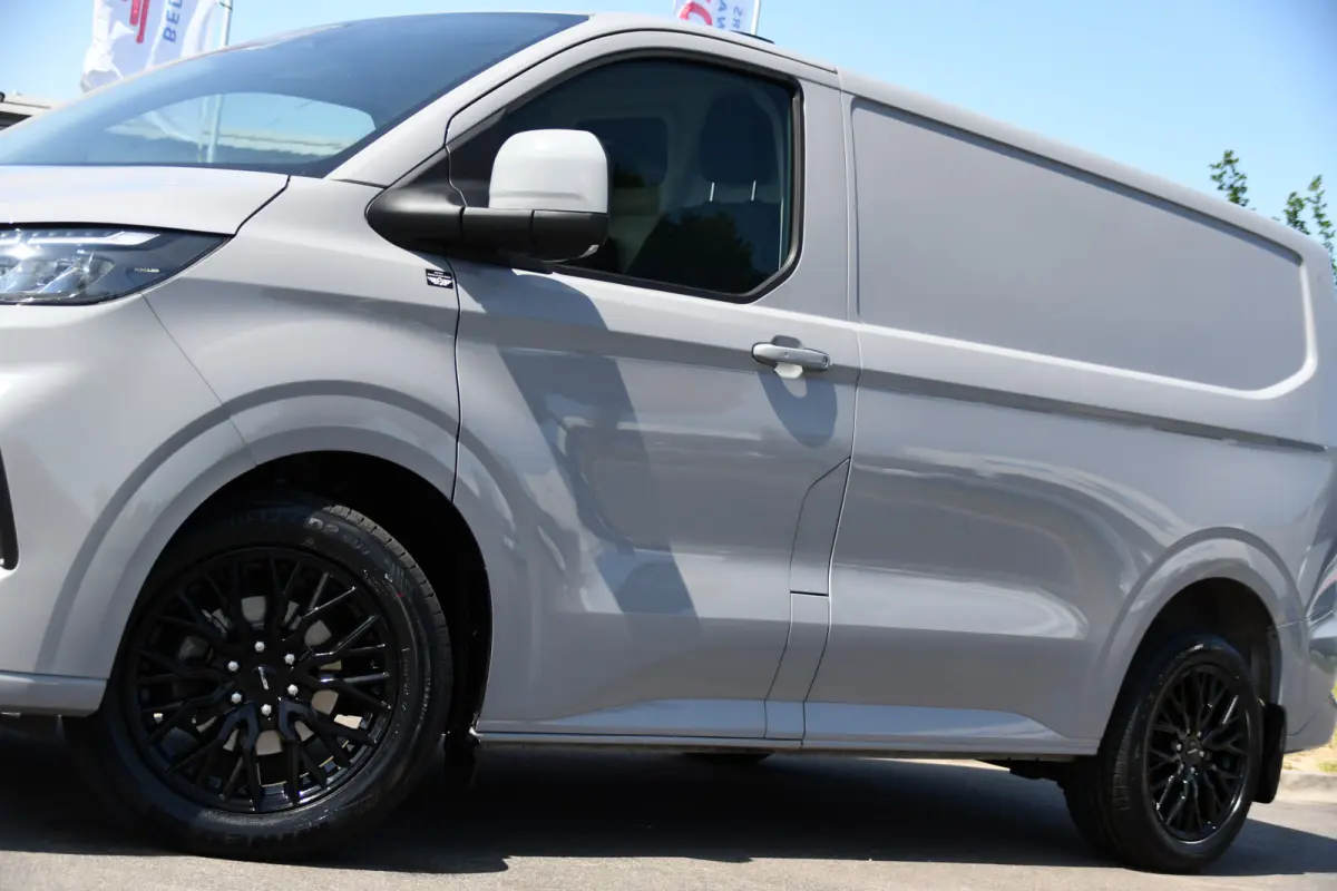 300 2.0 TDCI L1H1 Limited PB Edition Cruise, Camera, Carplay,, Trekhaak, 136pk, Stoelverwarming, LED, Automaat, Uniek!