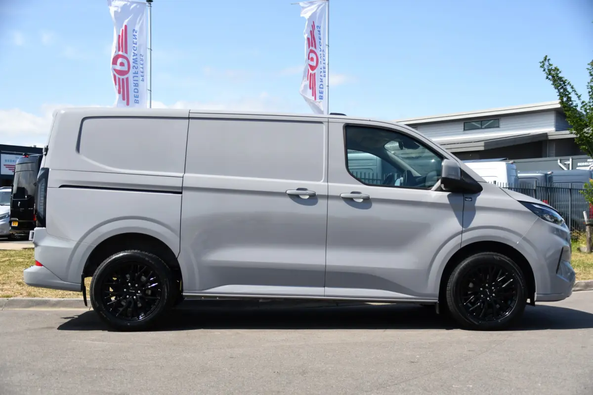 300 2.0 TDCI L1H1 Limited PB Edition Cruise, Camera, Carplay,, Trekhaak, 136pk, Stoelverwarming, LED, Automaat, Uniek!