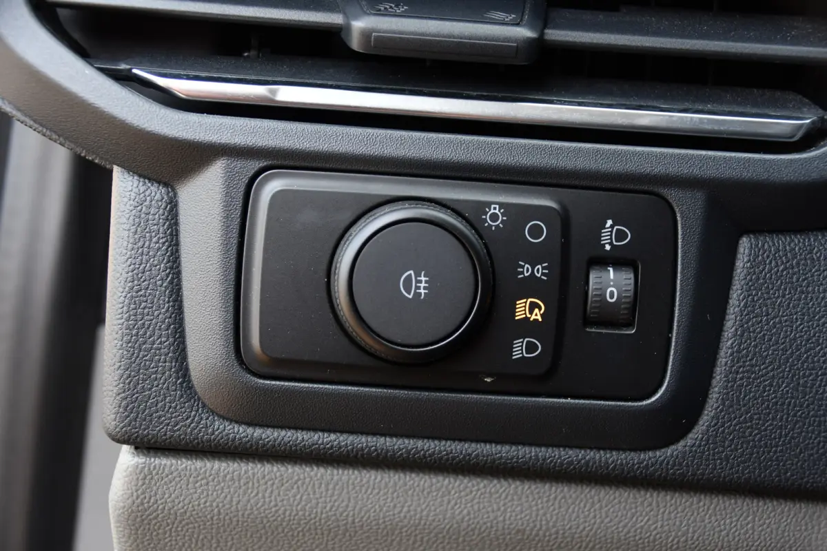 300 2.0 TDCI L1H1 Limited PB Edition Cruise, Camera, Carplay,, Trekhaak, 136pk, Stoelverwarming, LED, Automaat, Uniek!