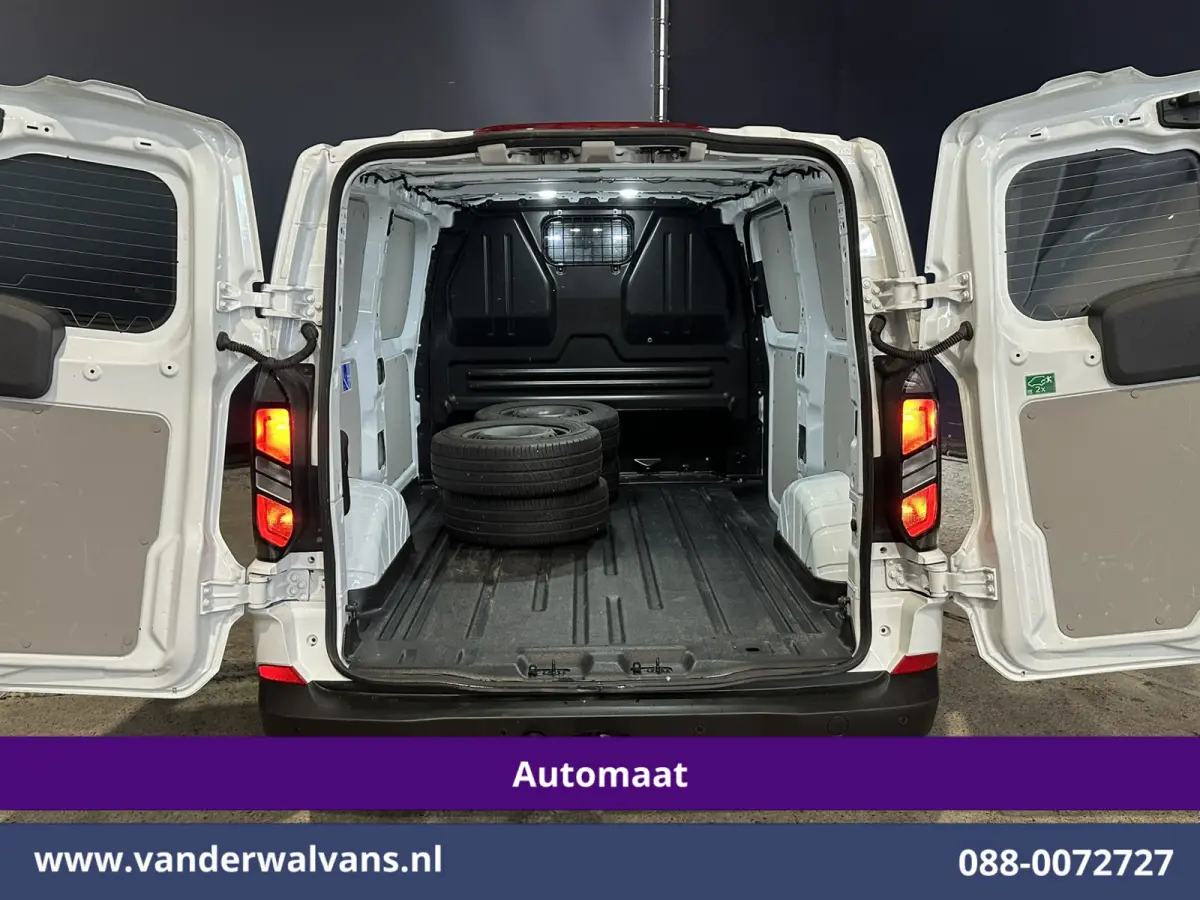 2.0 TDCI 136pk Automaat L1H1 Euro6 Airco | Camera | Apple Carplay | LED | Cruisecontrol | 2470kg Trekhaak Android Auto, Verwarmde voorruit, Parkeersensoren, Bijrijdersbank