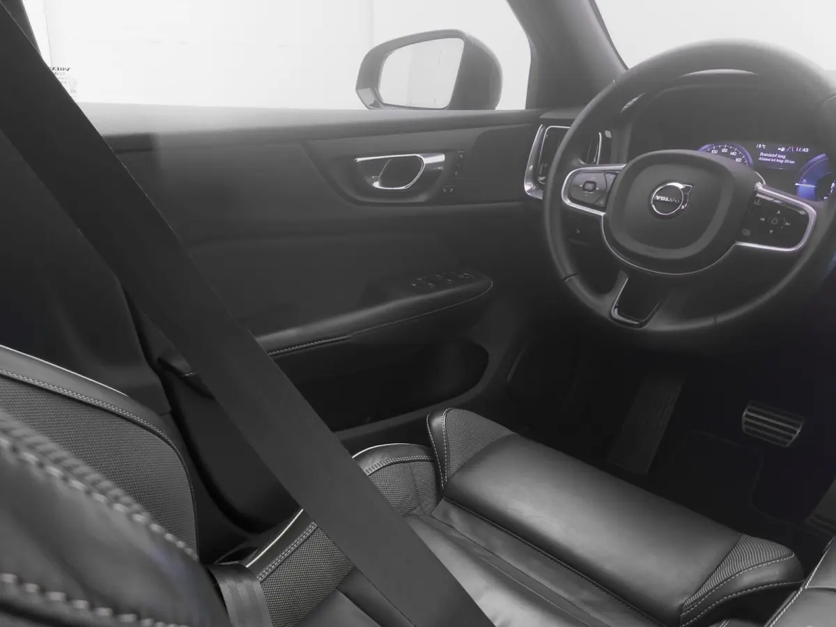 2.0 T6 Recharge AWD R-Design | CAMERA | KEYLESS | STOELVERWARMING
