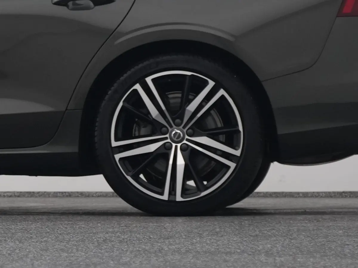 2.0 T6 Recharge AWD R-Design | CAMERA | KEYLESS | STOELVERWARMING
